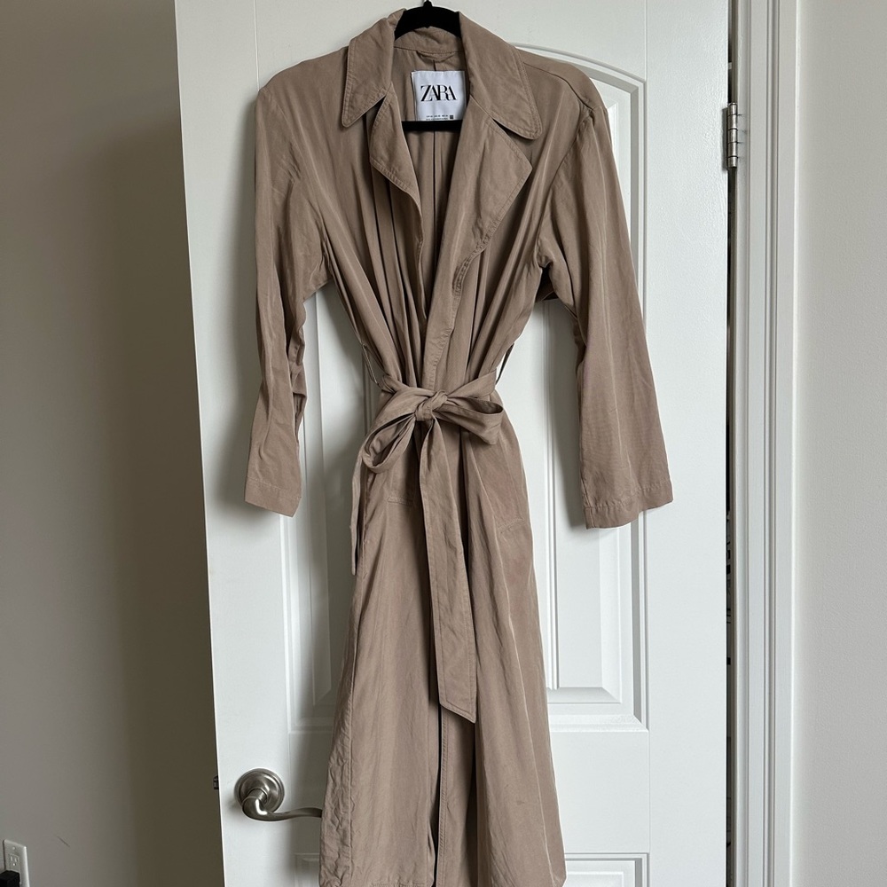 Zara light trench jacket. Size XS. Worn once. Great jacket for layering.
